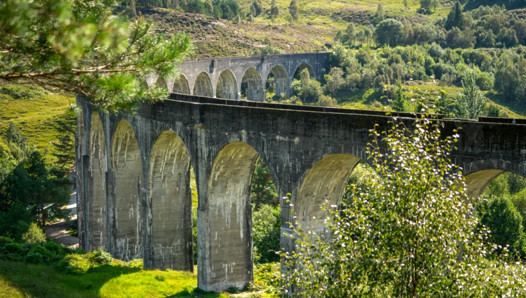 Paisaje de Glenfinnan y Glencoe en las Tierras Altas de Escocia, destino natural y cinematográfico poco concurrido