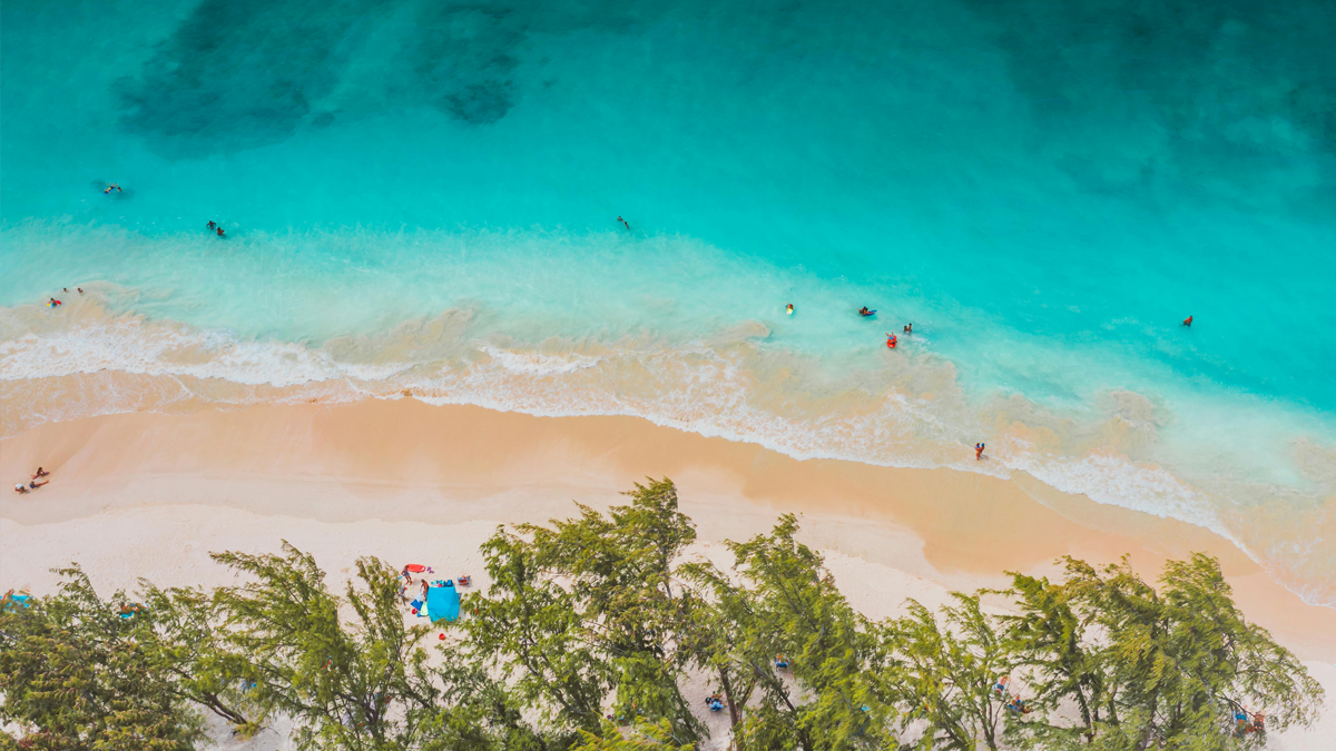 playa-caribe-bahamas-destinos-2026